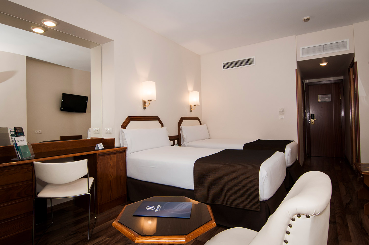 600_alta_senatorbarajas Doble.jpg